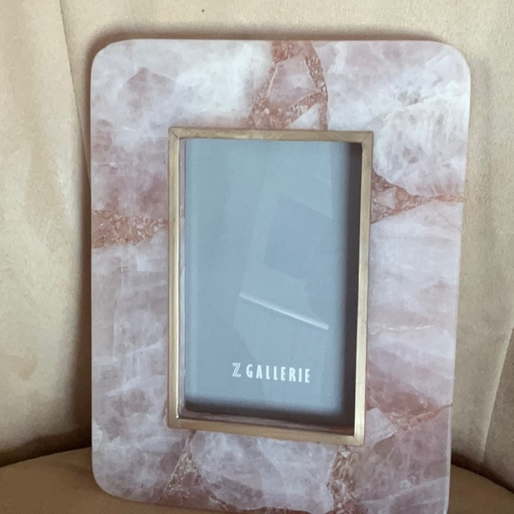 ROSE QUARTZ 4”x6” photo picture frame NEW IN BOX RARE AND STUNNING, gorgeous